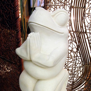 白いカエルの石像 パリマナンストーンオブジェ 2体セット アジアン雑貨 バリ雑貨