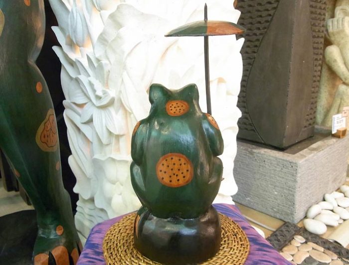 傘持ちカエル 木製オブジェ【45914】 /アジアン雑貨・バリ雑貨