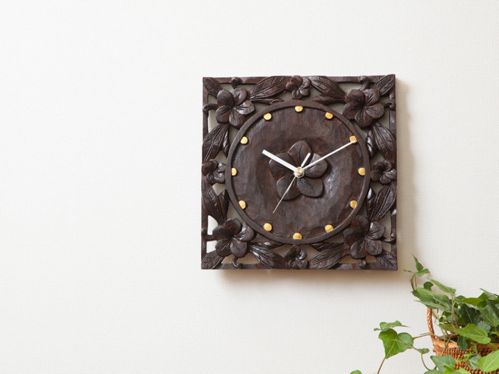 ウッドレリーフ木製掛け時計 (フランジパニ / スクエア型)【50137】 /アジアン雑貨・バリ雑貨