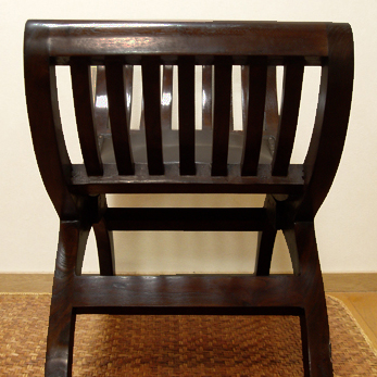 アジアンなベンチはこれで決まり。バッファローレザーを贅沢に使用