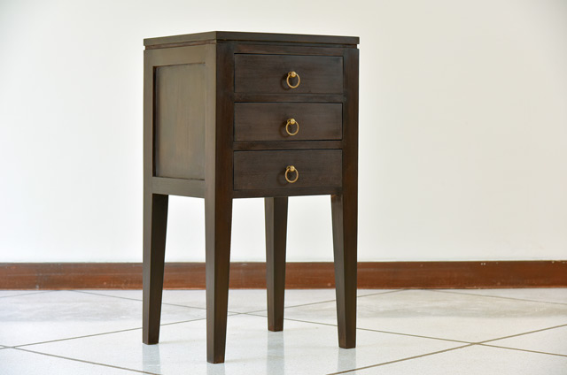 収納力抜群なサイドテーブル。いろいろなシーンで使えそう /アジアン  