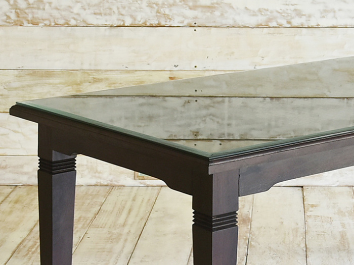 チーク無垢材とシンセテックラタンの曲線が美しい個性派ダイニング