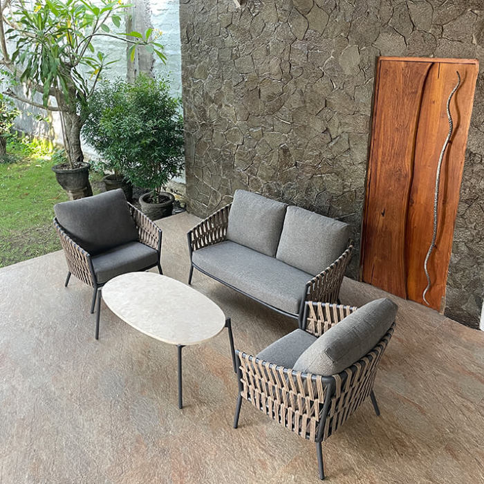 高級感のあるデザインで人気のソファ【チーク＆ラタン2.5人掛け