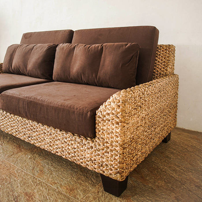 緩やかなカーブが上品なフォルムを演出する2人掛けヒヤシンスソファ