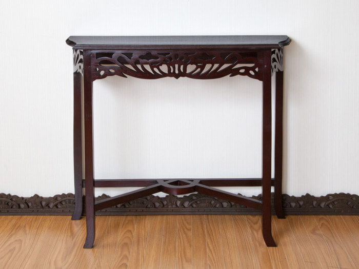 曲線の効いた彫刻が上品で美しいコンソールテーブル。 /アジアン家具