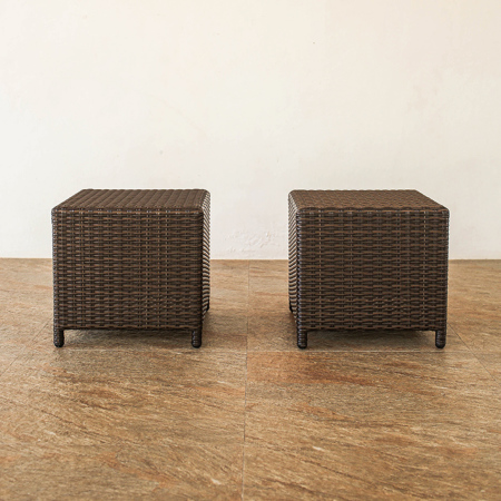 屋内外利用可能なラタンスツール クッション付き