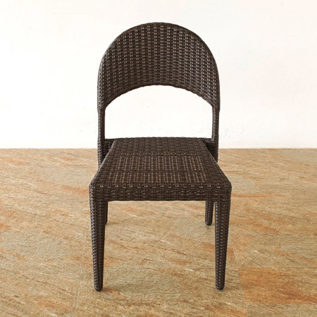 屋内外利用可能なラタンスタッキングチェア