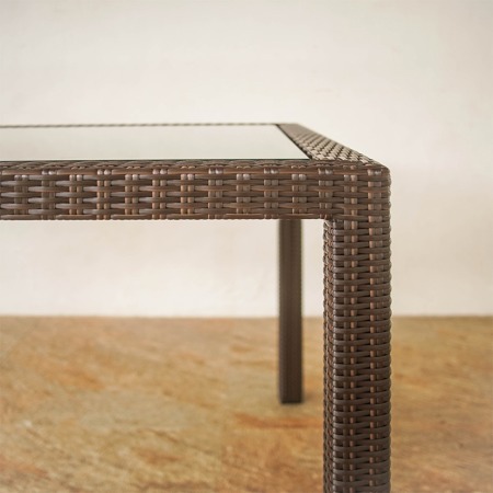 ラタン製サークルテーブル 屋内外で利用可能なラタンラウンドテーブル